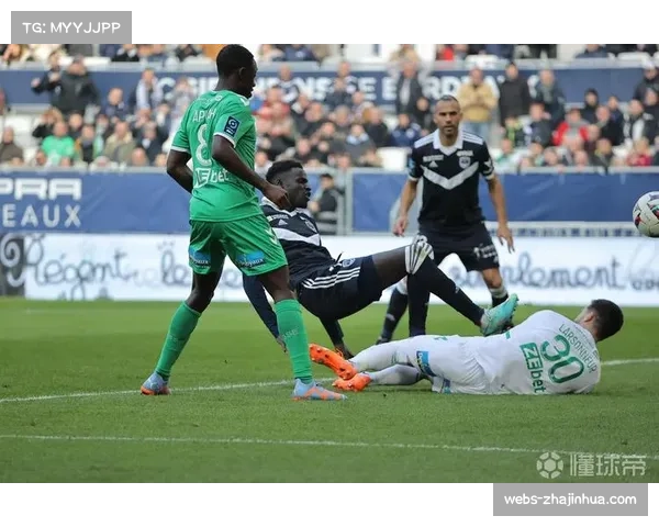 圣埃蒂安俱乐部因球迷行为被罚8万欧元，部分看台关闭警告